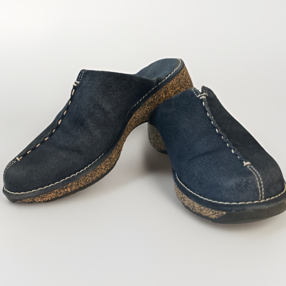 Clarks VINTAGE Blue Suede Clogs Mules Slip On Comfort Shoes Women's Size 7M 2003